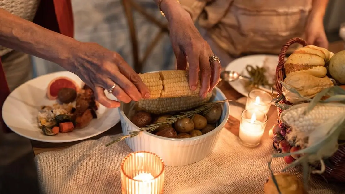 Volunteer opportunities on Thanksgiving Day: serving corn and vegetables at a warm candlelit dinner