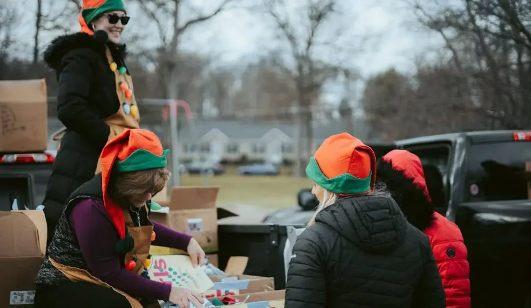13 Christmas Volunteer Opportunities to Make a Difference