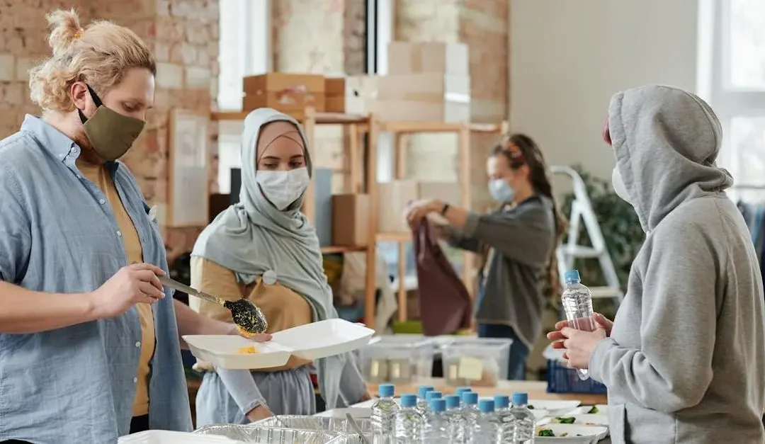 12 Christmas Day Volunteer Opportunities to Make a Difference